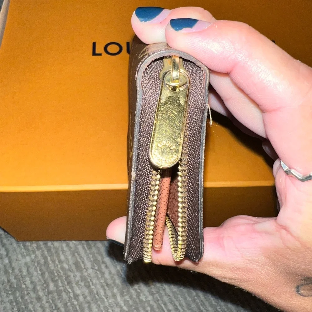 Louis Vuitton Change Wallet Authentic - Picture 4 of 9